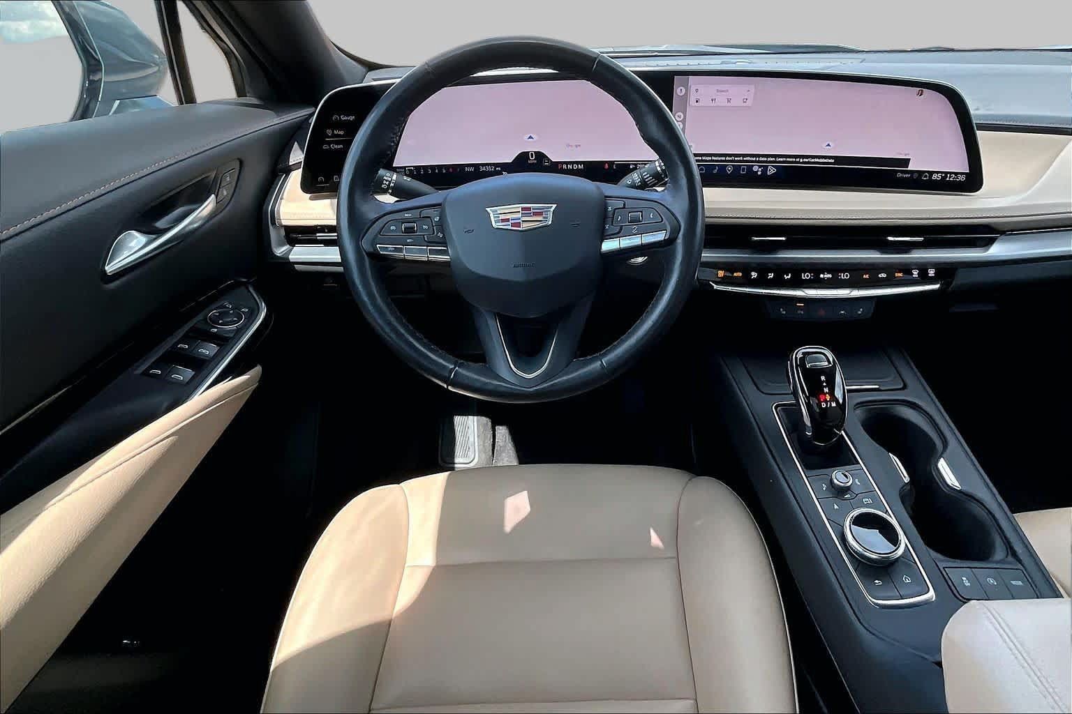 Used 2024 Cadillac XT4 Luxury w/ Cold Weather Package FWD image 6