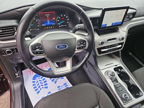 Used 2023 Ford Explorer XLT AWD/4WD image 13