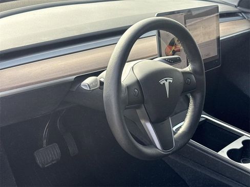 Used 2024 Tesla Model Y Long Range image 8