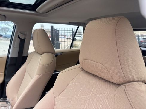 Used 2025 Toyota RAV4 XLE w/ Convenience Package image 11