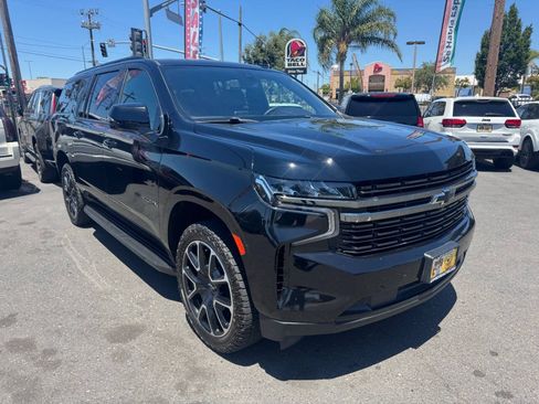 Used 2022 Chevrolet Suburban RST w/ Luxury Package AWD/4WD image 2