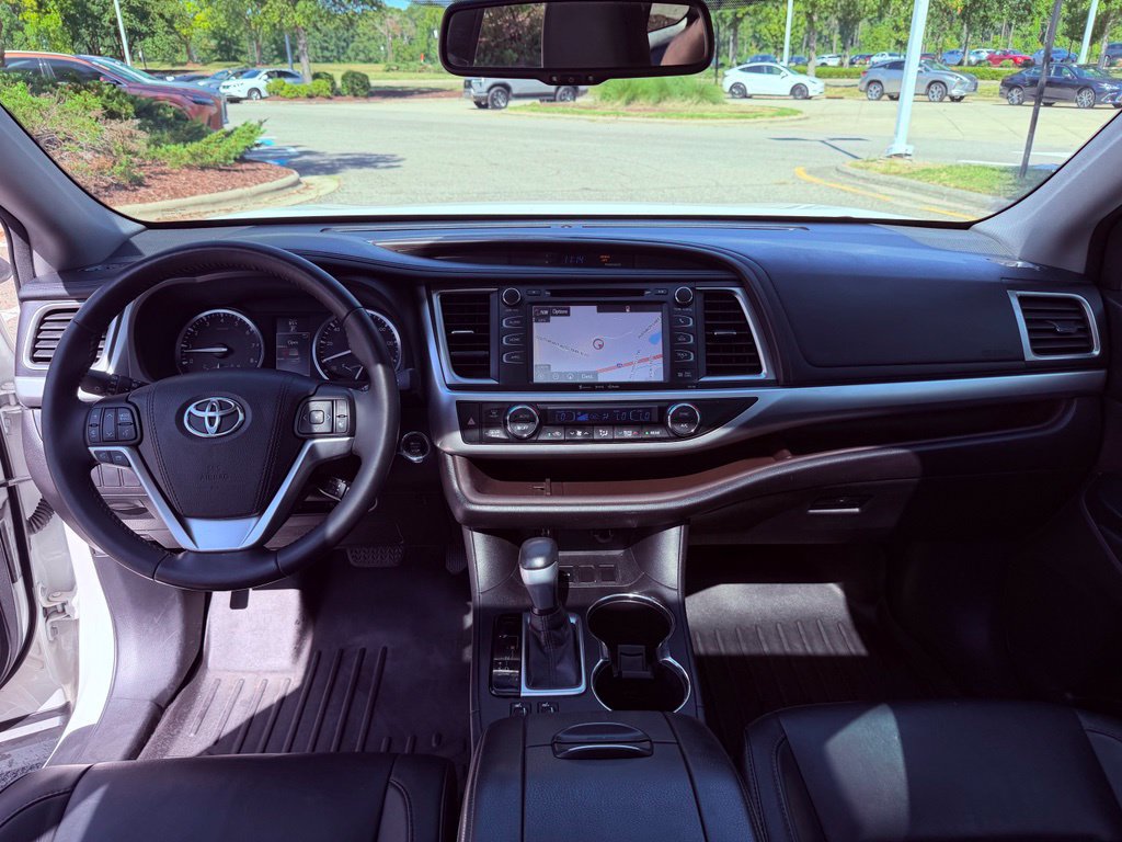 Used 2016 Toyota Highlander XLE FWD image 10