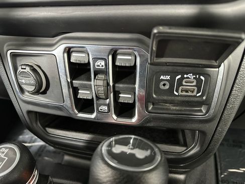 Used 2021 Jeep Wrangler Unlimited Sport image 9