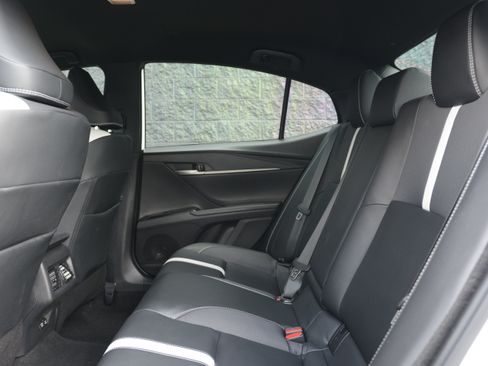 Used 2025 Toyota Camry SE FWD image 28