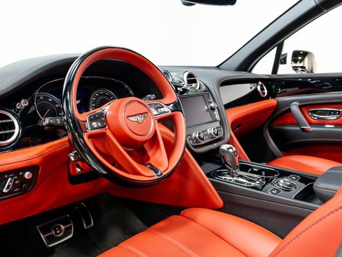 Used 2020 Bentley Bentayga V8 image 9