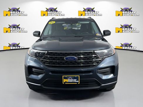 Used 2022 Ford Explorer XLT image 2