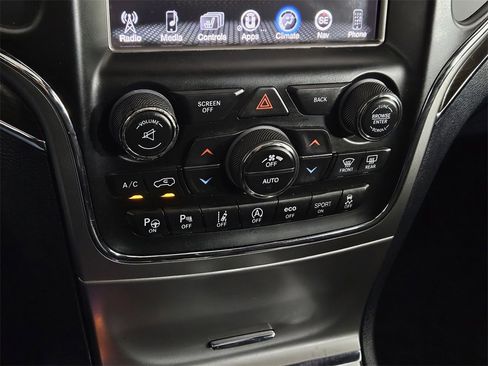 Used 2017 Jeep Grand Cherokee Overland w/ Jeep Active Safety Group image 19