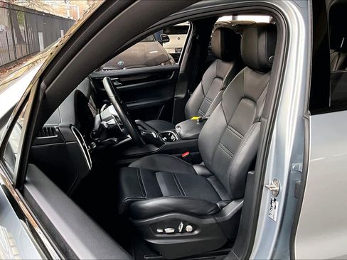 Used 2021 Porsche Cayenne image 8