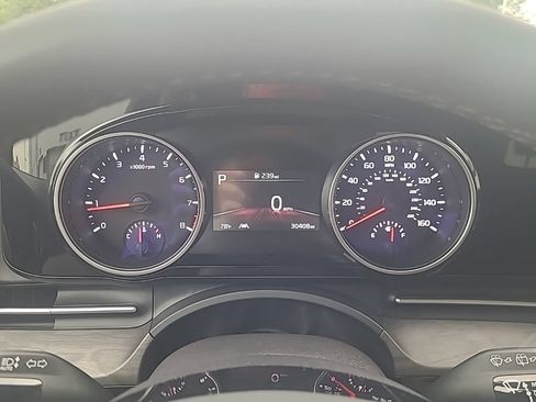 Certified 2024 Kia Carnival EX FWD image 25