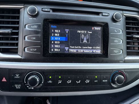 Used 2019 Toyota Highlander LE FWD image 13
