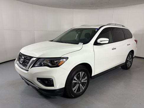 Certified 2017 Nissan Pathfinder SV image 4