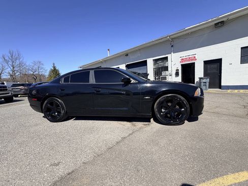Used 2014 Dodge Charger R/T w/ Blacktop Package RWD image 46