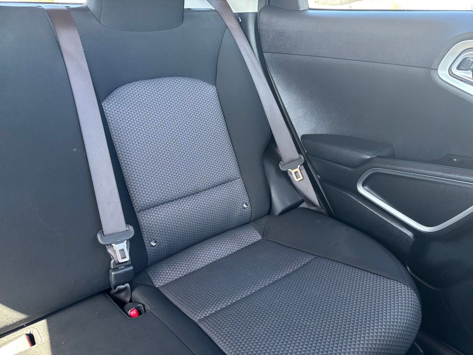 Used 2025 Kia Soul LX w/ LX Technology Package FWD image 34