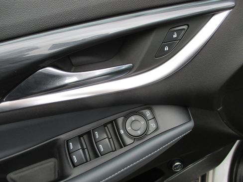 Used 2021 Buick Enclave Essence image 13