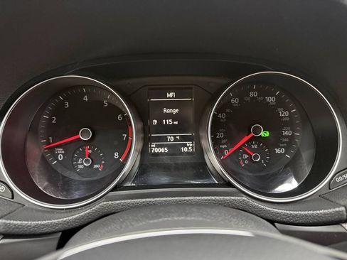 Used 2018 Volkswagen Passat 2.0T R-Line w/ R-Line Lighting Package FWD image 25