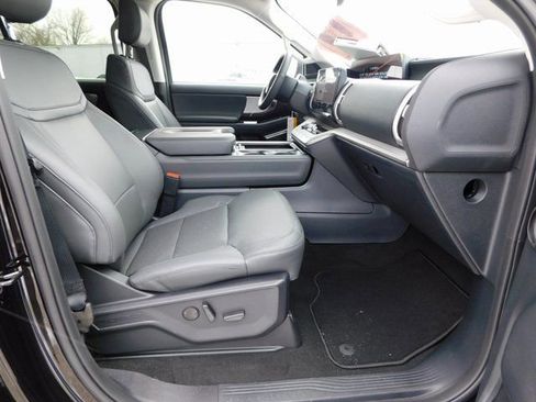 New 2026 Ford Expedition Active image 18