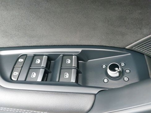 Used 2023 Audi SQ5 Prestige w/ Prestige Package image 32