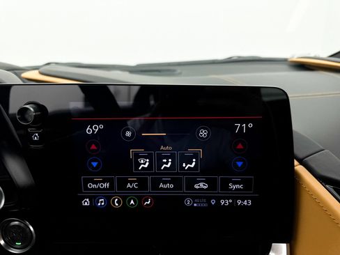 Used 2022 Chevrolet Corvette Stingray Premium Cpe w/ Z51 Performance Package RWD image 28