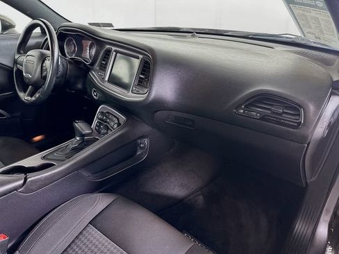 Used 2016 Dodge Challenger SXT w/ Driver Convenience Group RWD image 32