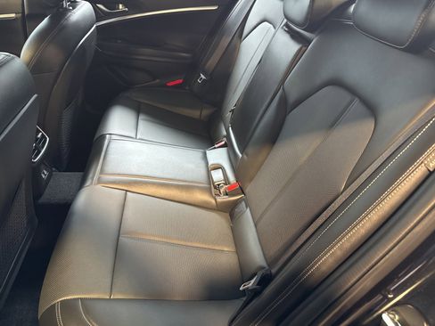 Used 2025 Genesis G70 2.5T image 5