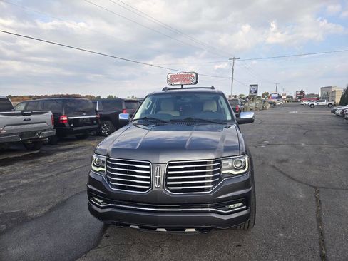 Used 2015 Lincoln Navigator 4WD w/ Equipment Group 101A Reserve image 10