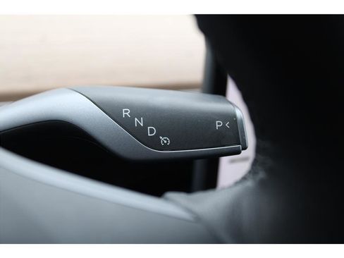 Used 2020 Tesla Model Y Long Range image 17