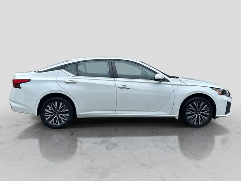 Certified 2023 Nissan Altima 2.5 SV AWD/4WD image 6