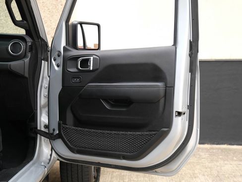 Used 2023 Jeep Wrangler Unlimited Sahara AWD/4WD image 30
