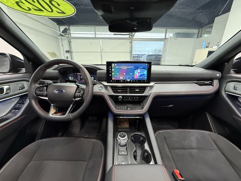 Used 2025 Ford Explorer ST image 17