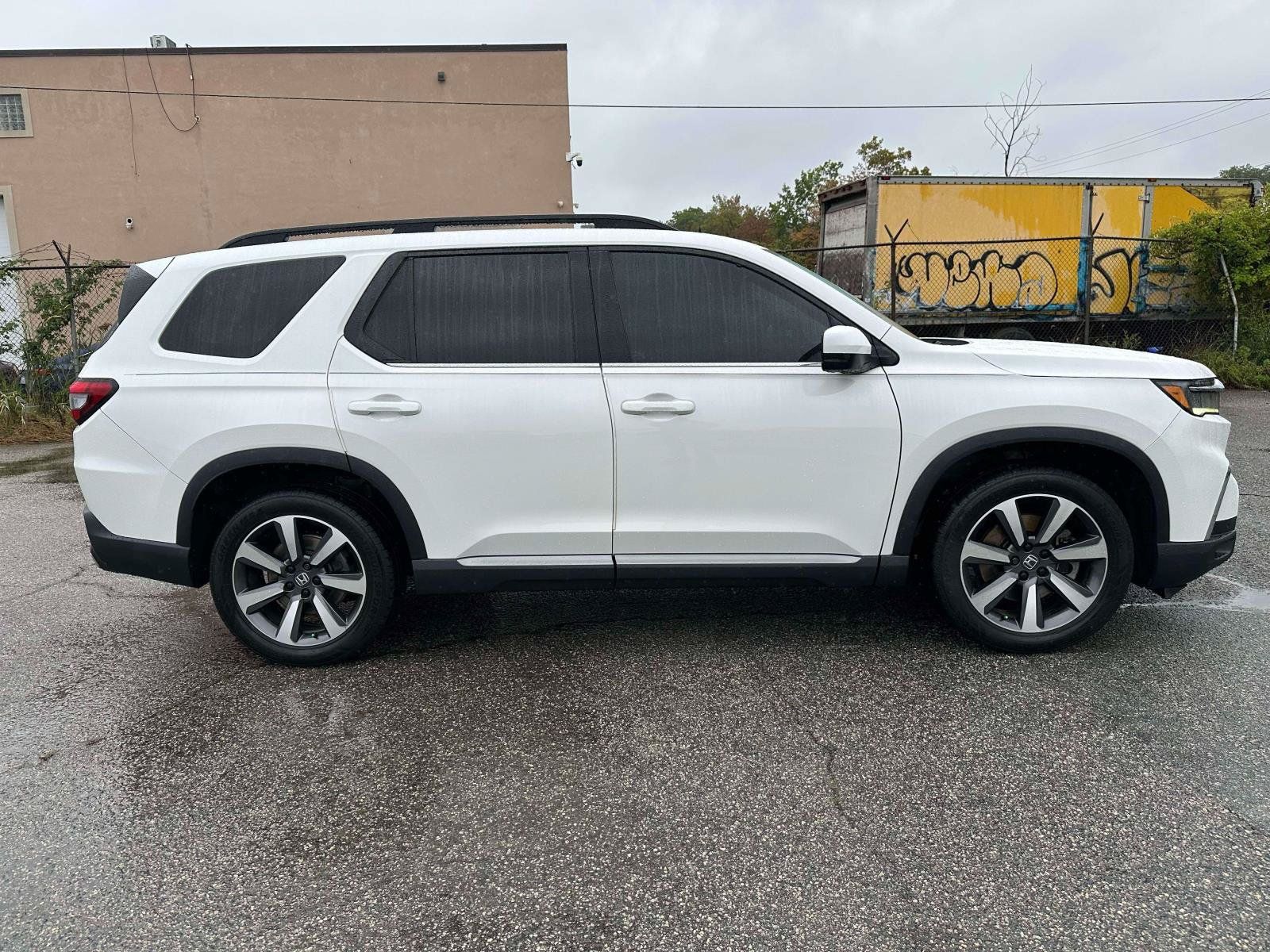 Used 2023 Honda Pilot Elite image 6