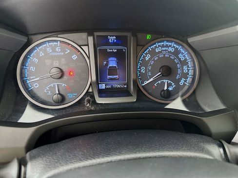 Used 2016 Toyota Tacoma TRD Sport w/ Towing Package image 12