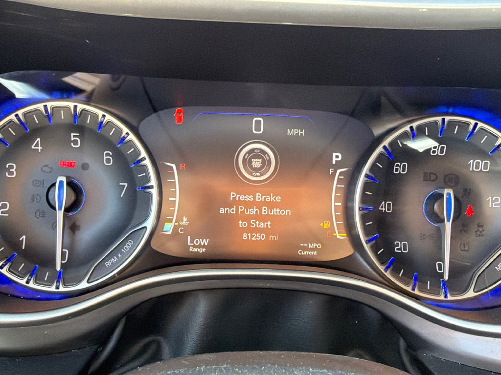 Used 2023 Chrysler Pacifica Touring-L FWD image 24