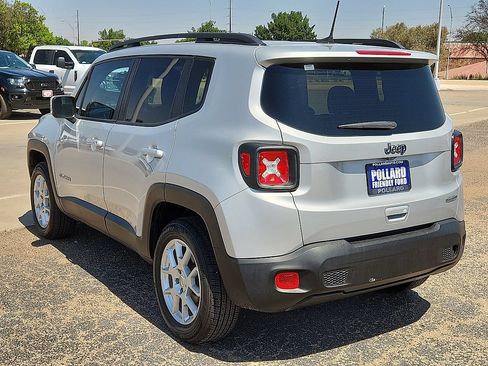 Used 2019 Jeep Renegade Latitude w/ Popular Equipment Group AWD/4WD image 2