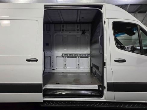 Used 2023 Mercedes-Benz Sprinter 2500 image 10