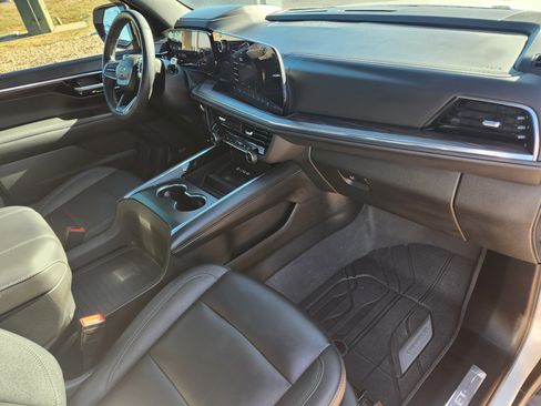 Used 2025 Chevrolet Suburban Z71 w/ Z71 Off-Road Package image 15