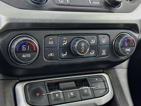 Used 2022 GMC Acadia SLT w/ Technology Package AWD/4WD image 16