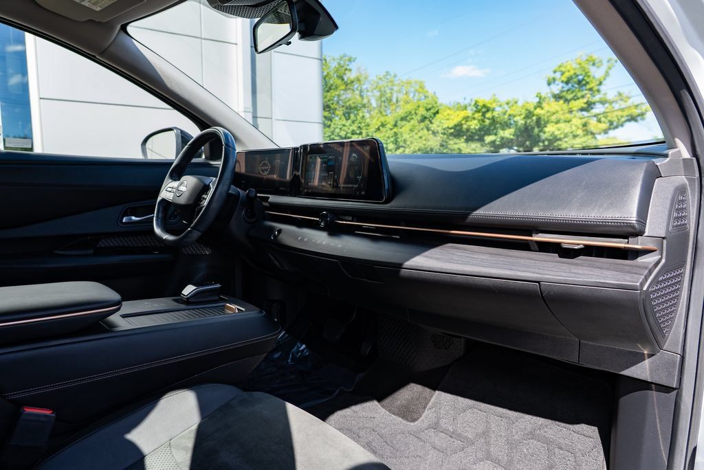 Used 2024 Nissan Ariya AWD image 28