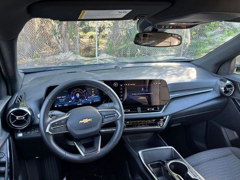 Used 2025 Chevrolet Equinox LT image 35