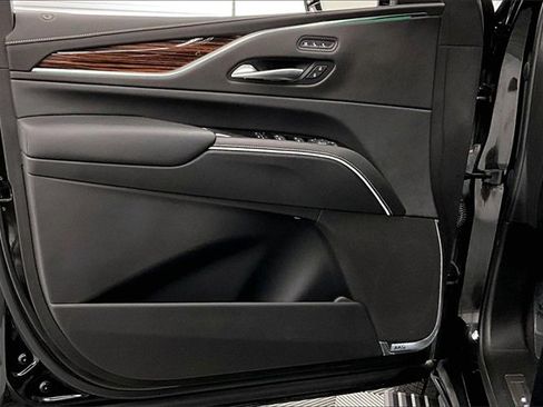 Used 2023 Cadillac Escalade Premium Luxury image 18