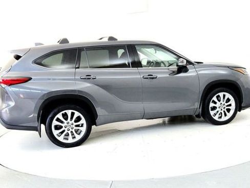 Used 2023 Toyota Highlander Limited image 5