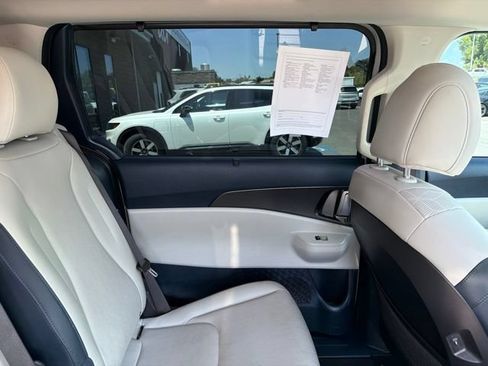 Used 2025 Kia Carnival SX w/ SX Dark Edition Package FWD image 21