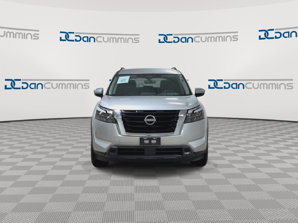 Used 2024 Nissan Pathfinder SV AWD/4WD image 3