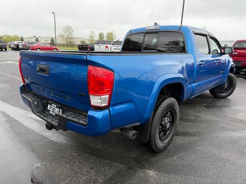 Used 2017 Toyota Tacoma SR5 AWD/4WD image 5