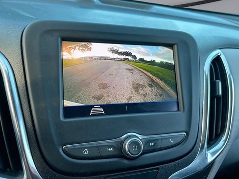 Used 2020 Chevrolet Equinox LS FWD image 21