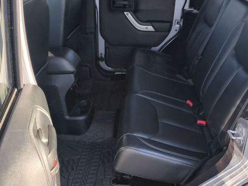 Used 2016 Jeep Wrangler Unlimited Rubicon image 23