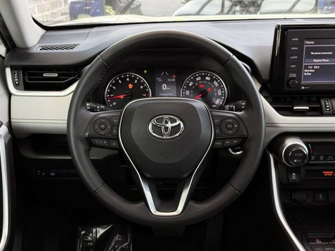 Used 2022 Toyota RAV4 XLE Premium FWD image 29