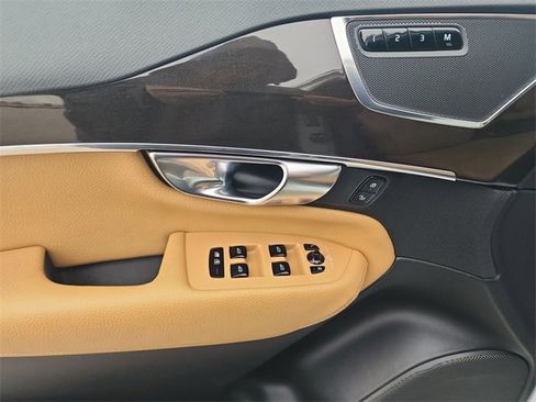 Used 2018 Volvo XC90 T6 Momentum w/ Momentum Plus Package image 21