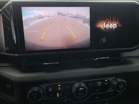 Used 2024 Jeep Wrangler Unlimited image 20