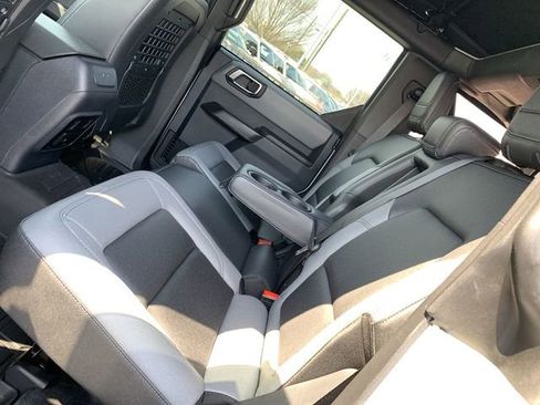 Used 2024 Ford Bronco Black Diamond image 10