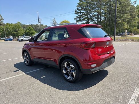 Used 2025 Hyundai Venue SEL FWD image 7